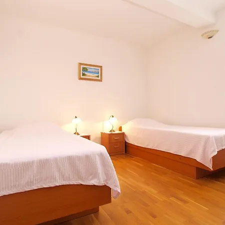 Apartament Dusanka 1300 Fažana
