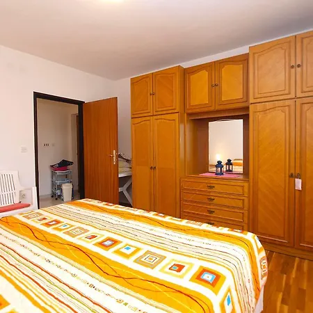 Dusanka 1300 Apartment *